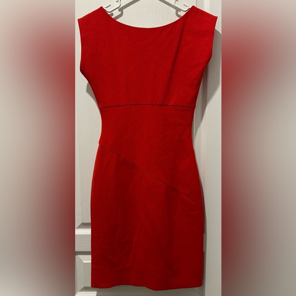 Diane Von Furstenberg Mini Cap Sleeves Ruched Sheath Dress in Red Poppy. - Picture 5 of 7
